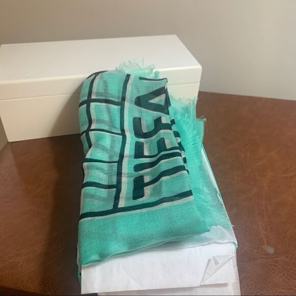 Tiffany & Co. Cashmere and Silk Scarf - New - Picture 9 of 12